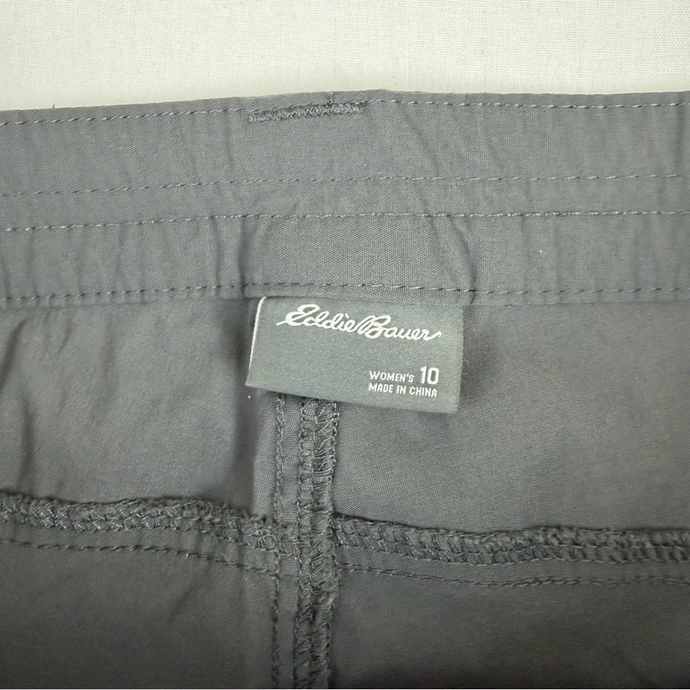 Eddie Bouer Women's Grey Capri Cargo Hiking‎ Pants, Size 10